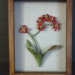 WALL DECOR Painted Metal Flower in Frame 9" x 12"